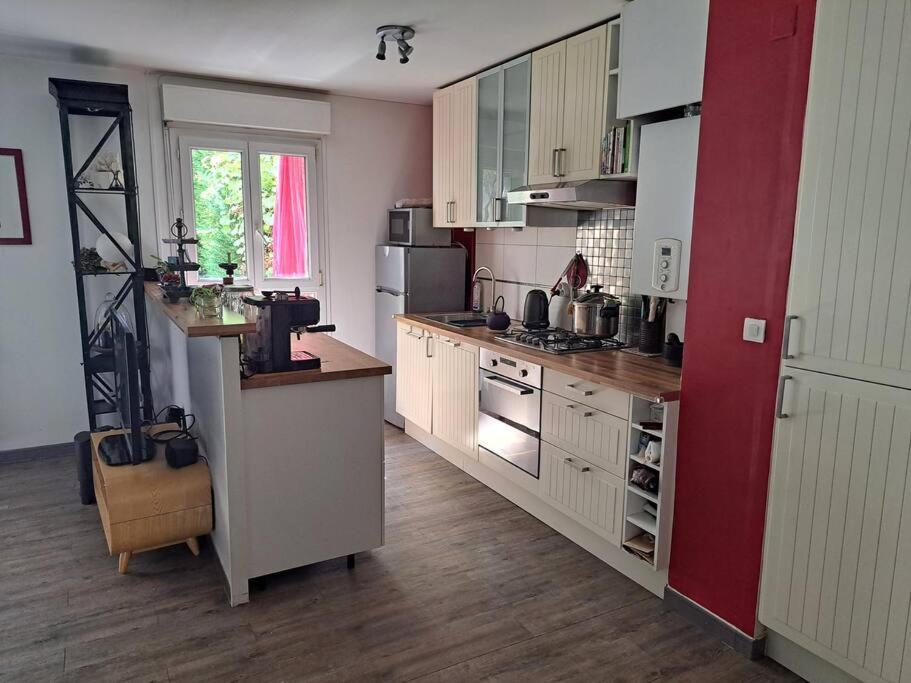 Appartement Cosy Avec Jardin Et Parking แฌเนอวีลิเยร์ ภายนอก รูปภาพ